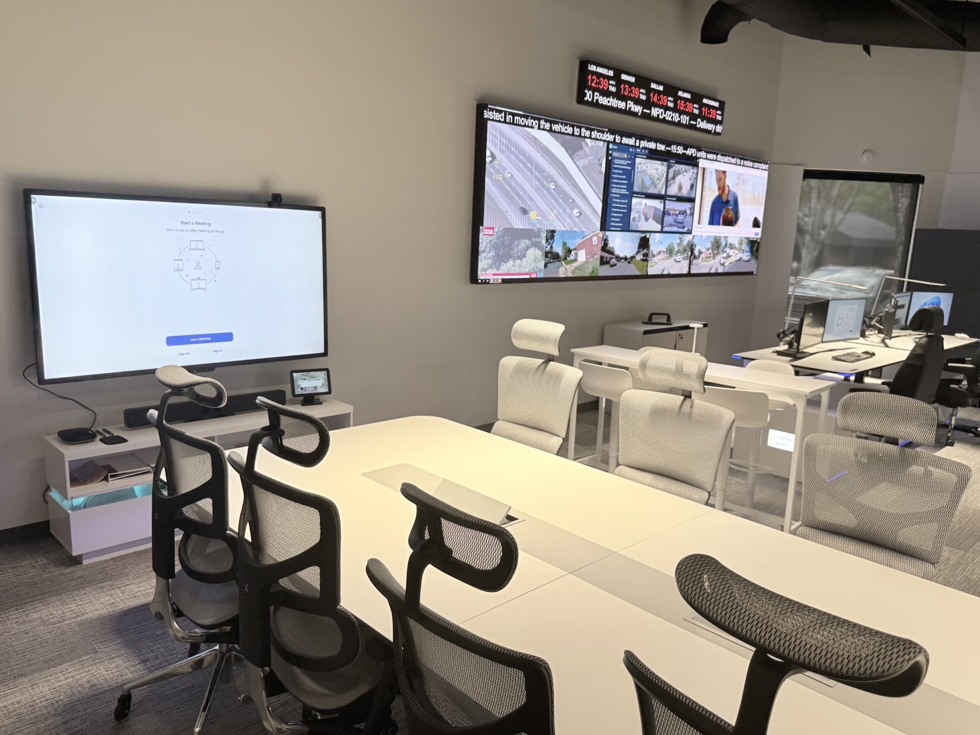 Showroom video wall with integrated partner software